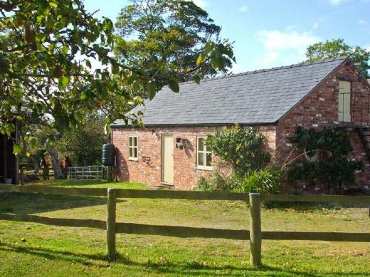 Little Pentre Barn With Cosy Logburner Villa Wrexham Exterior photo